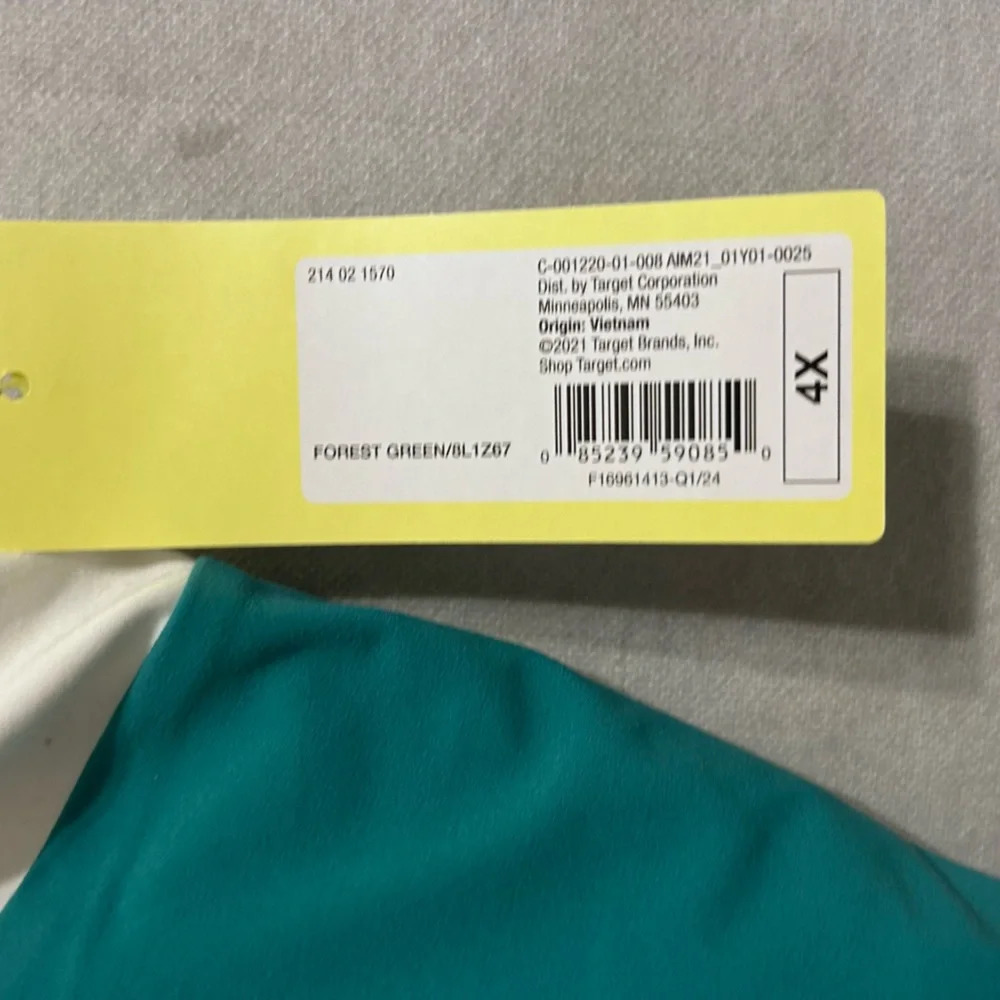 Plus size Square Neck Cropped Tank Top All In Motion Green and white NWT